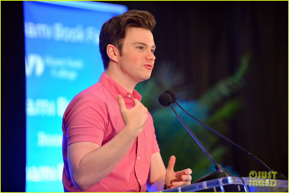 chris colfer land of stories book signing 15