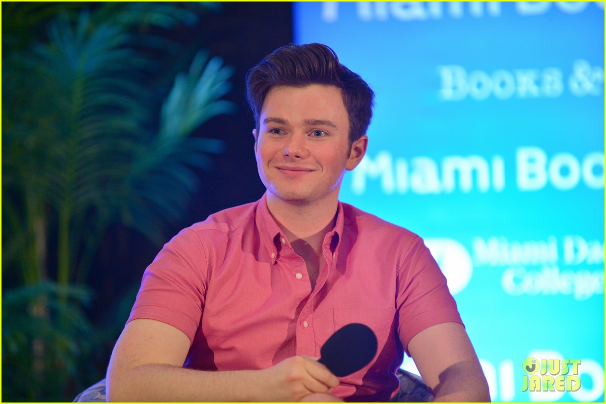 chris colfer land of stories book signing 16