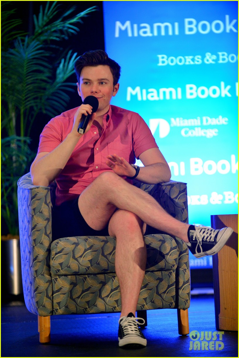 chris colfer land of stories book signing 17