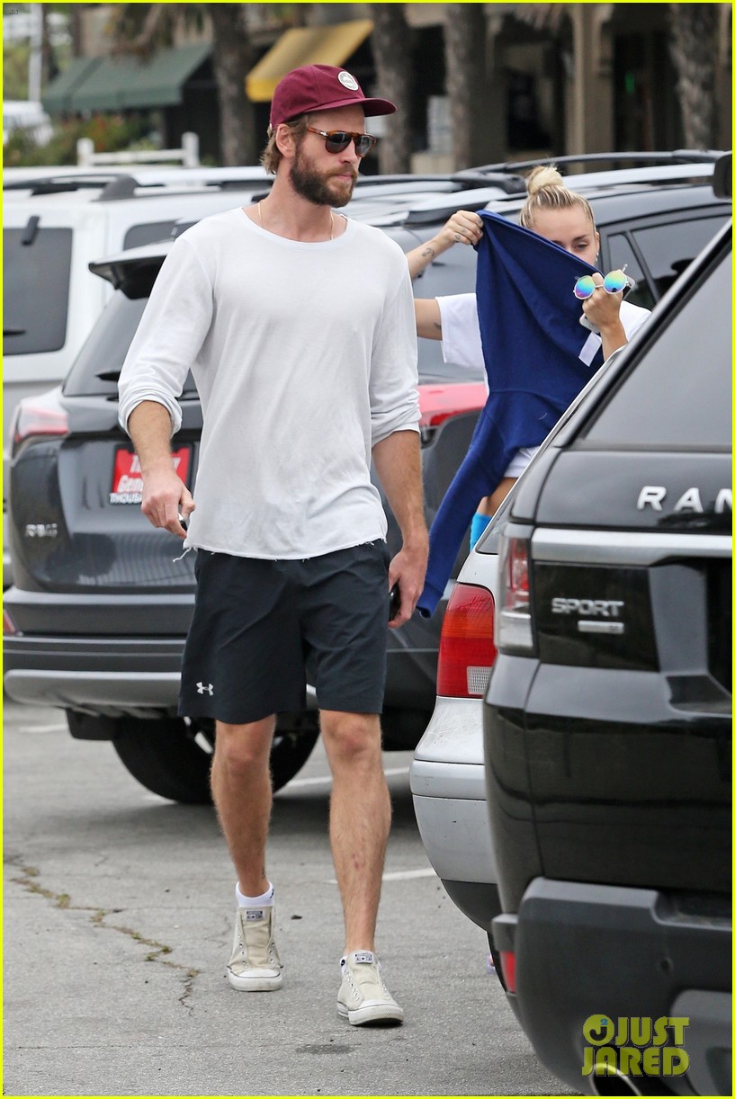 miley cyrus liam hemsworth step out for ice cream date 01