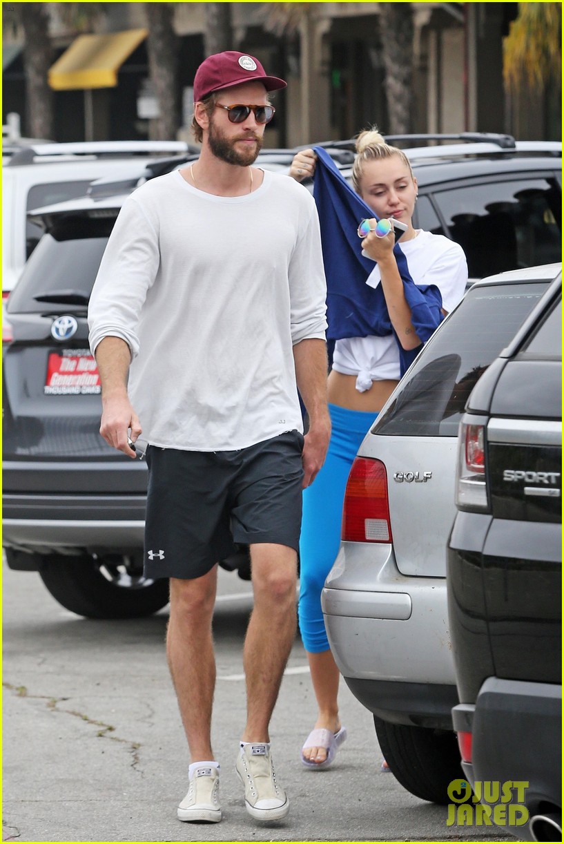 miley cyrus liam hemsworth step out for ice cream date 05
