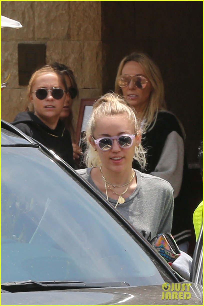 miley crus is a spiritual gangster at malibus soho house 03