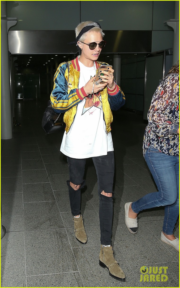 cara delevingne returns home from her trip to paris 01