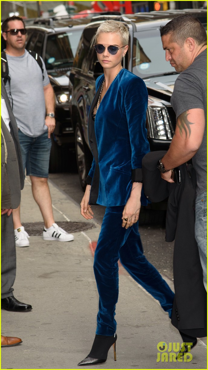 cara delevingne wears blue suede suit for late show with stephen colbert 07