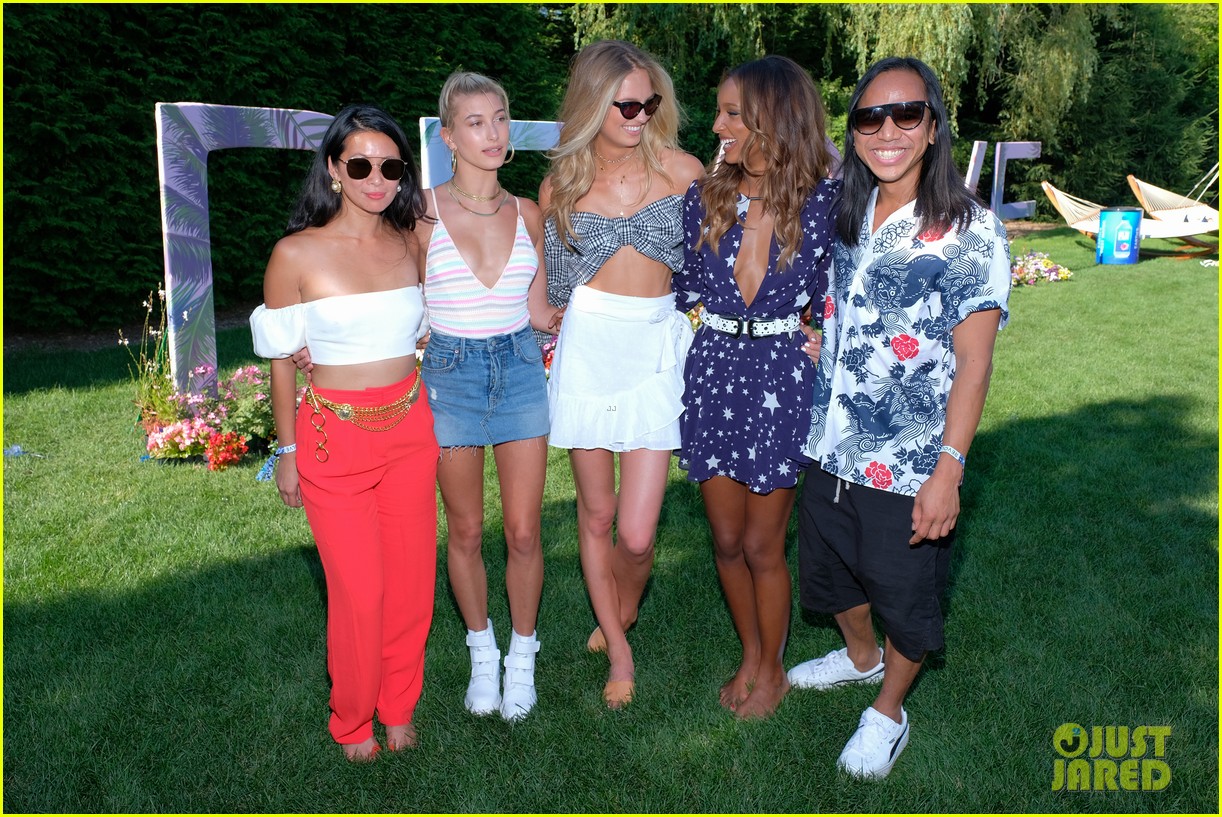 hailey baldwin revolve fourth of july party 03