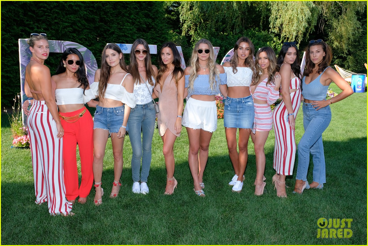 hailey baldwin revolve fourth of july party 18