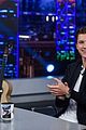 tom holland teaches spanish tv show host how to be spider man 09
