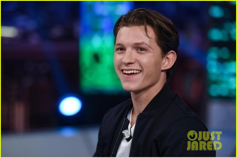 tom holland teaches spanish tv show host how to be spider man 04