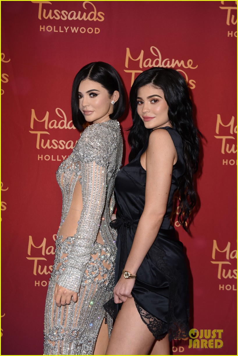 kylie jenner unveils her wax figure at madam tussauds hollywood 04