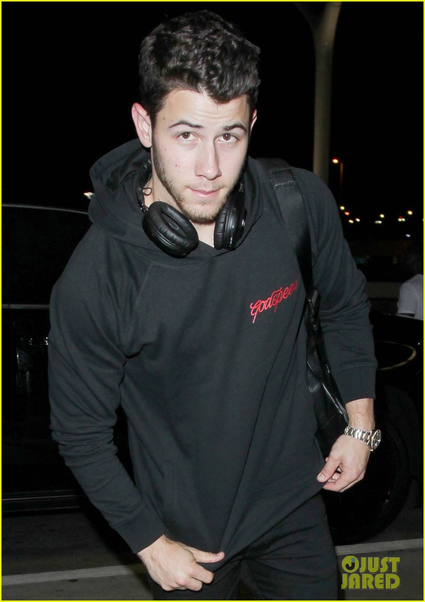 nick jonas shows off his buff biceps in a tight t shirt 07