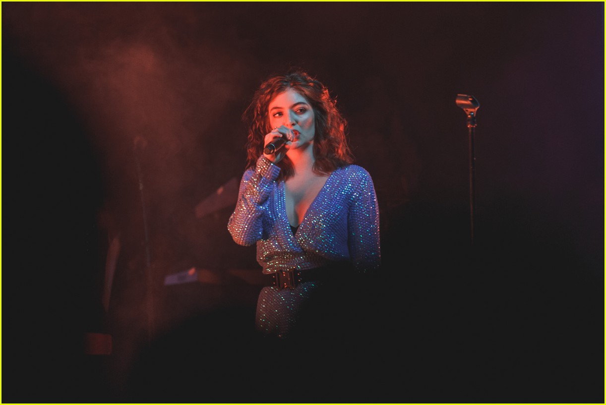 lorde sings and dances her way through melodrama during exclusive show 01