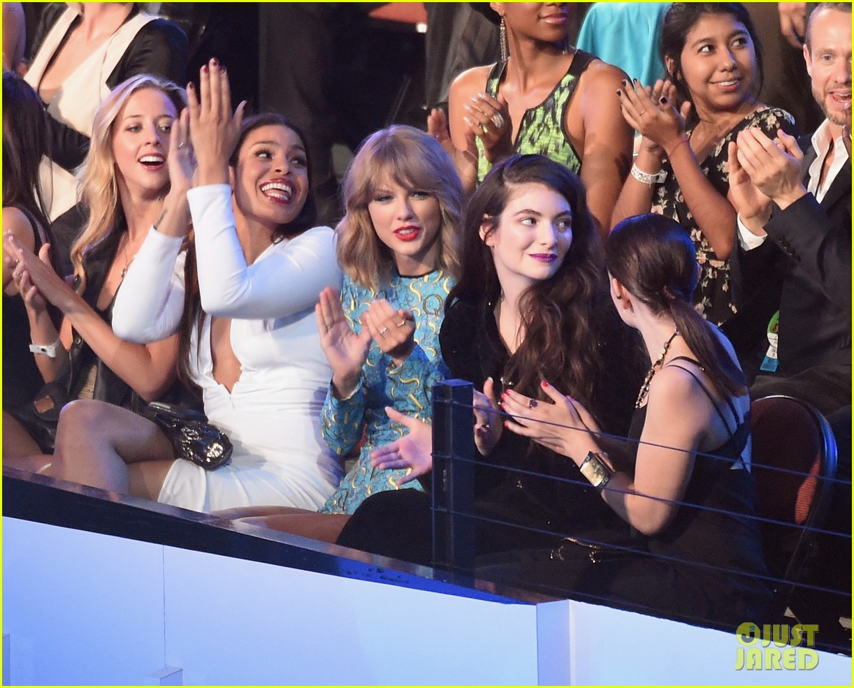 lorde says she doesnt hang out with taylor swifts squad 02