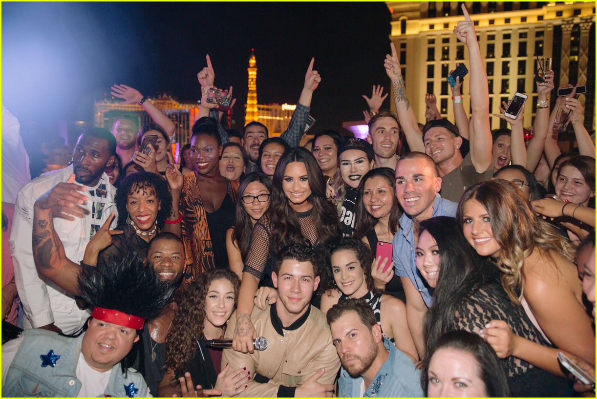demi lovato gets support nina dobrev and glen powell at house party tour in vegas 03
