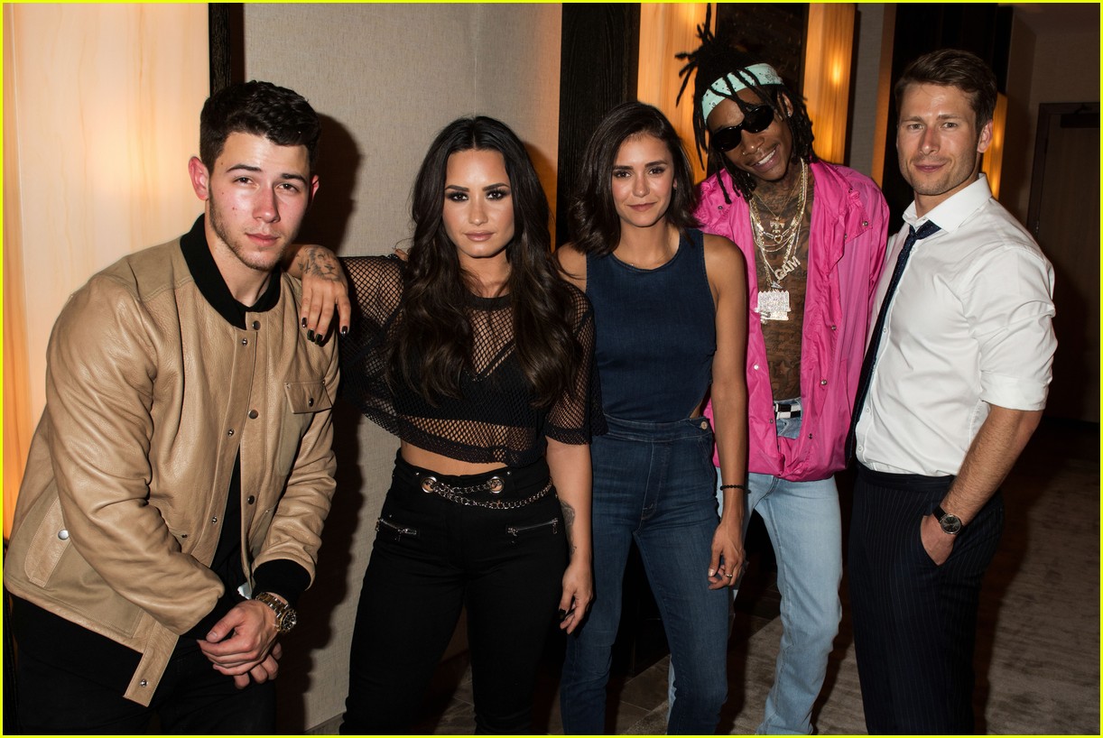 demi lovato gets support nina dobrev and glen powell at house party tour in vegas 04