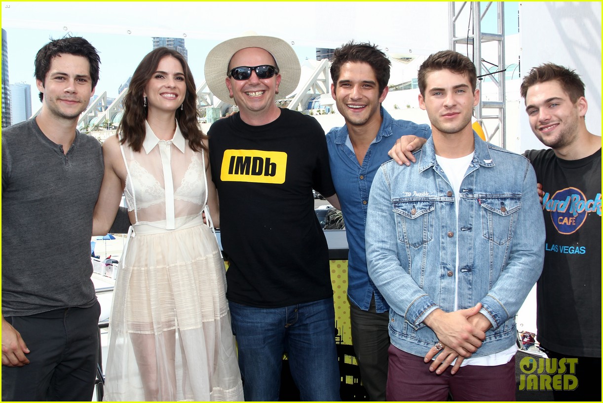 dylan obrien reunites with teen wolf cast at comic con 11