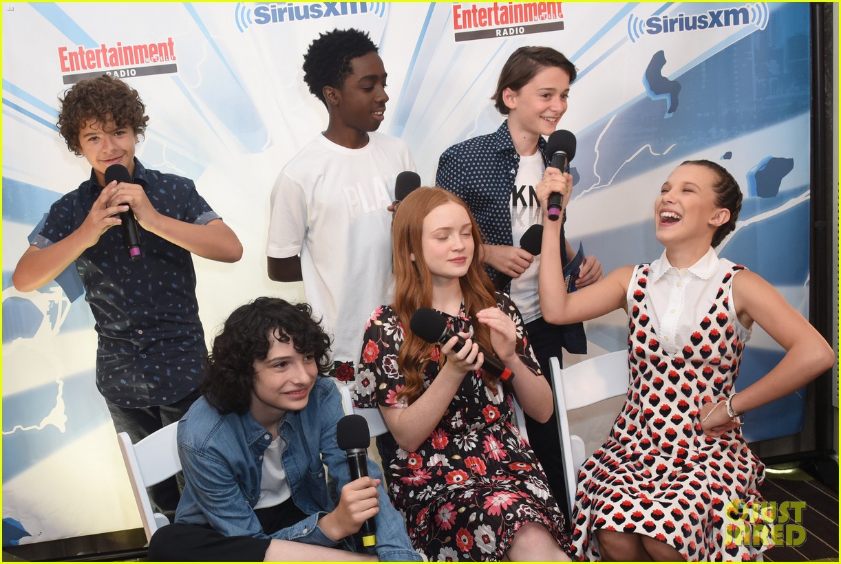 stranger things cast at comic con 2017 16