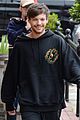 louis tomlinson takes selfies with fans while promoting back to you 02