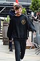 louis tomlinson takes selfies with fans while promoting back to you 07