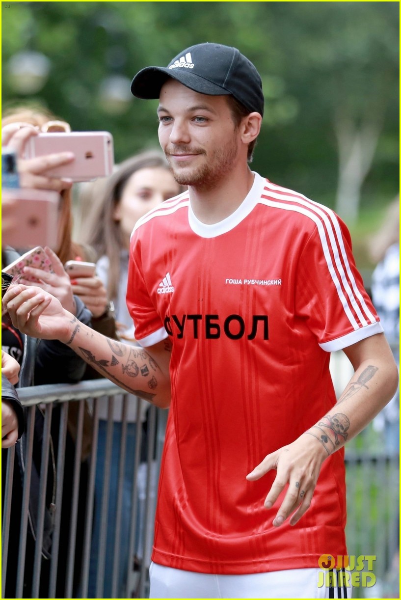 louis tomlinson debuts e tattoo fans link to eleanor calder 05