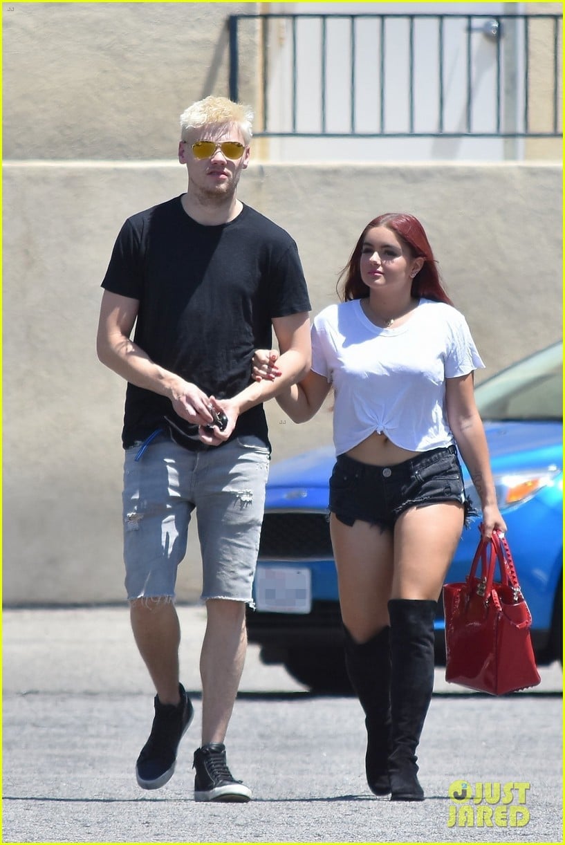 Ariel Winter's Hair is Back to Black - See the Pics!: Photo