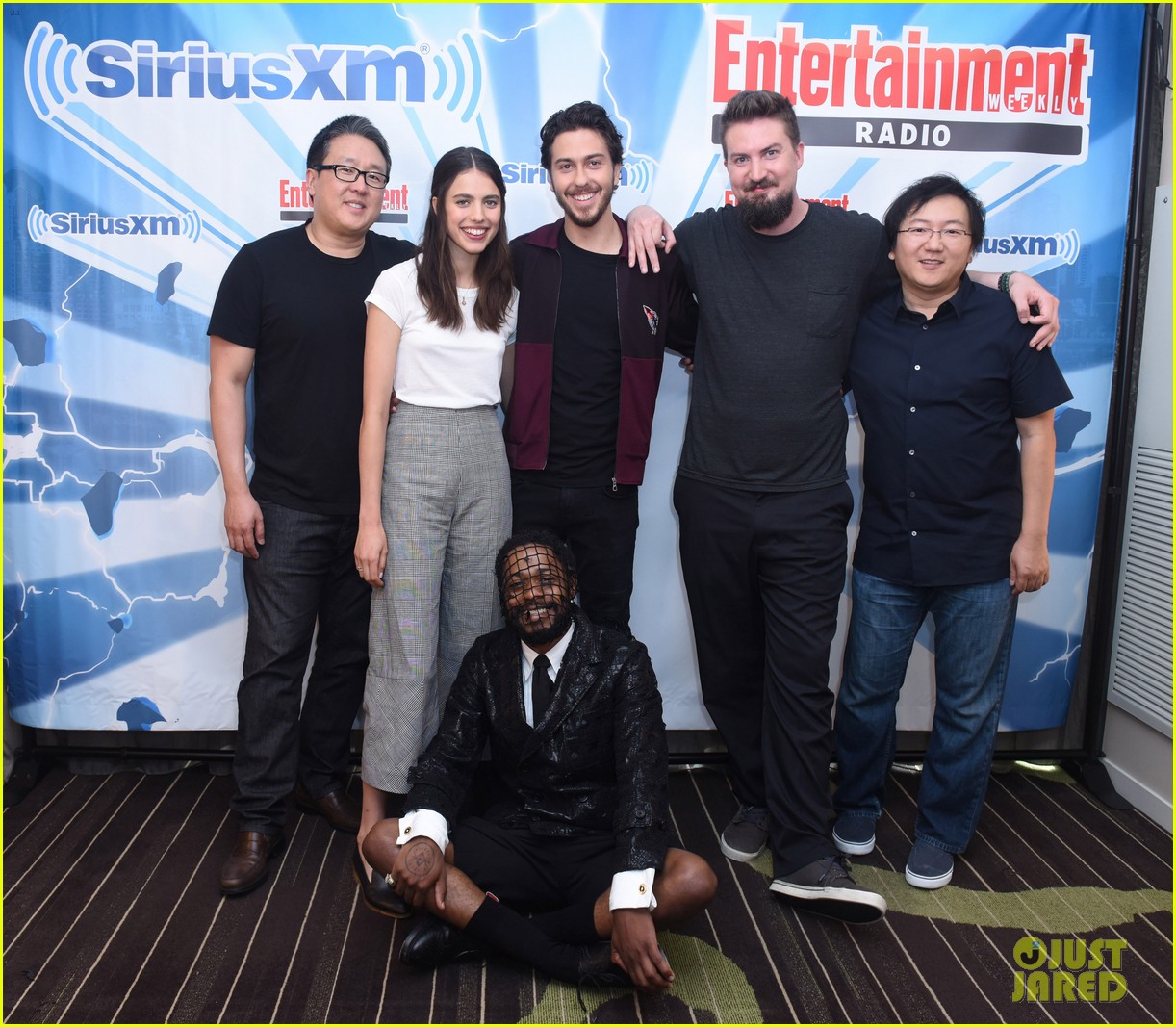 nat wolff and margaret qualley join death note co stars at comic con2 01