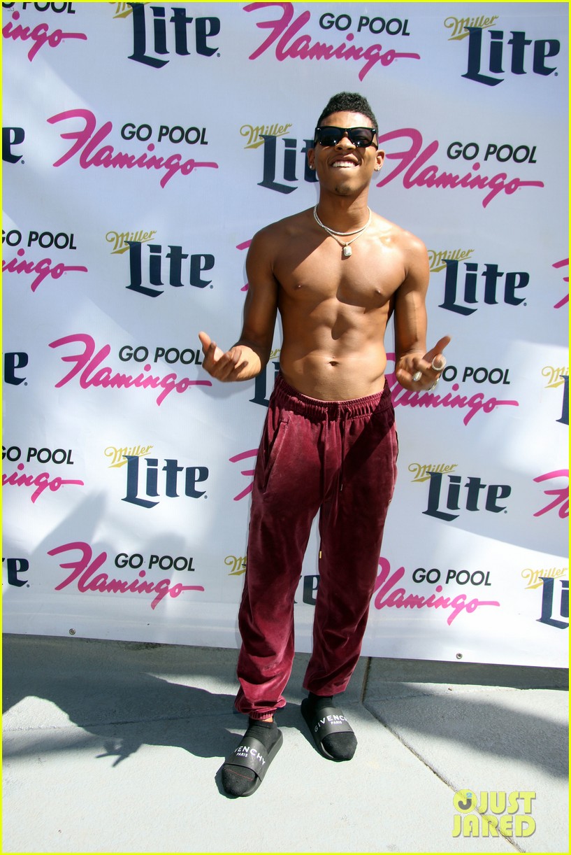 bryshere gray shows off ripped body at flamingo pool party 07
