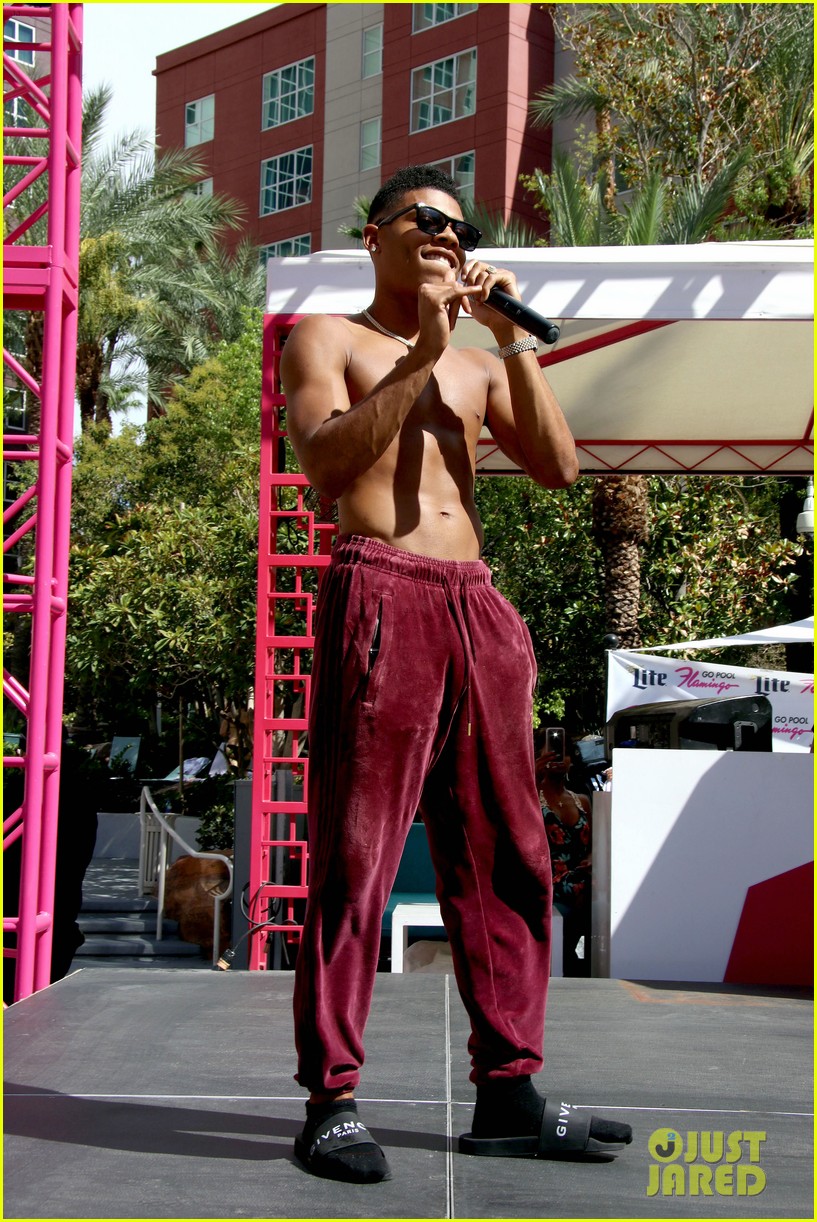 bryshere gray shows off ripped body at flamingo pool party 10