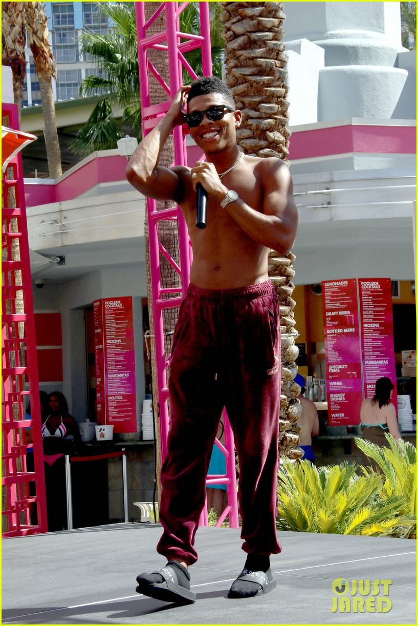 bryshere gray shows off ripped body at flamingo pool party 11