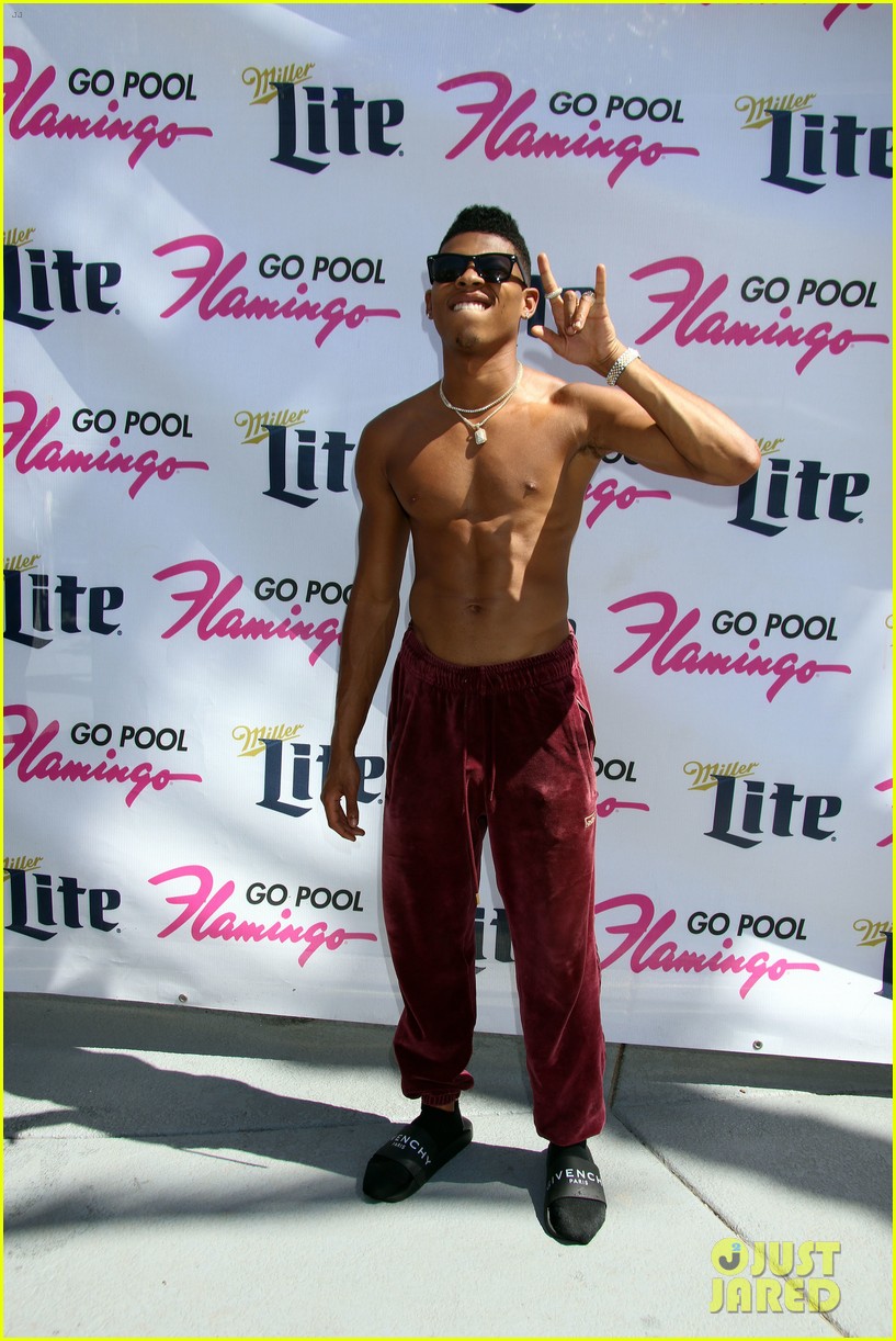 bryshere gray shows off ripped body at flamingo pool party 13
