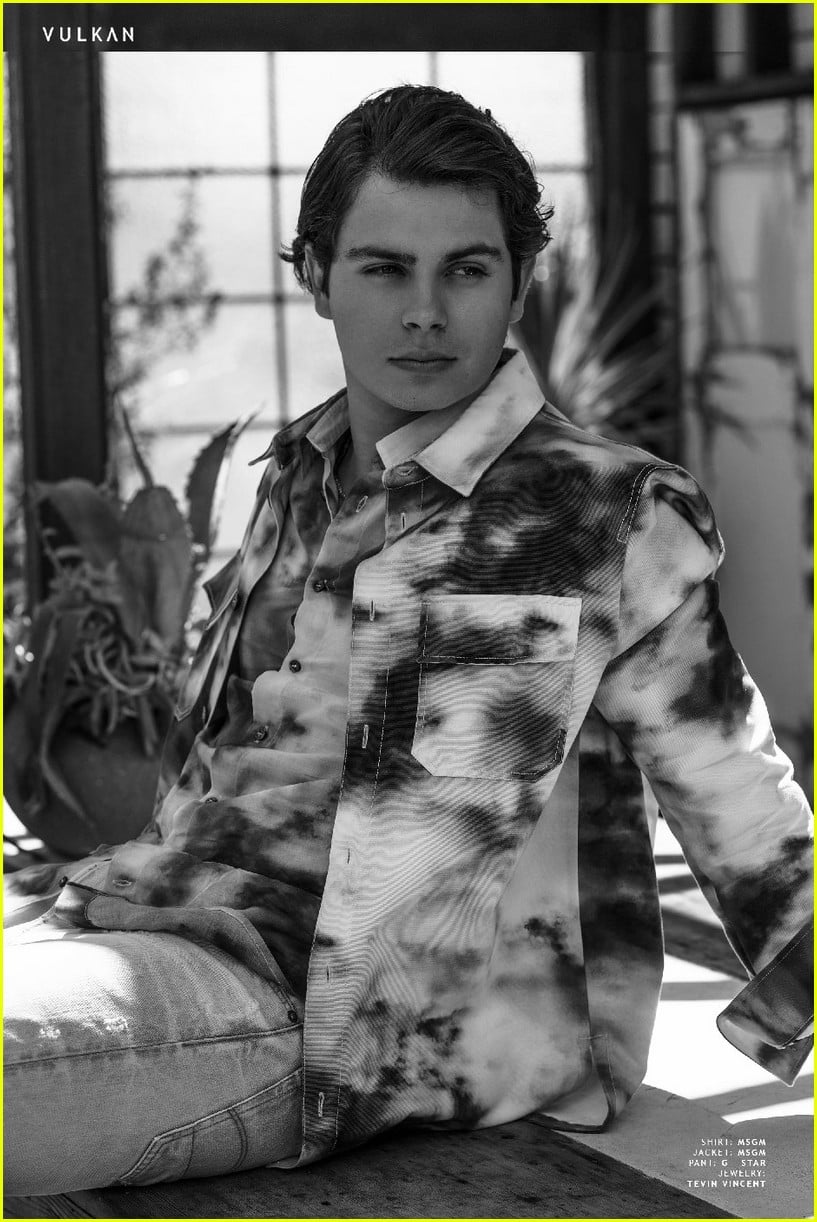jake t austin talks his favorite role so far online bullying and his go to emoji 04