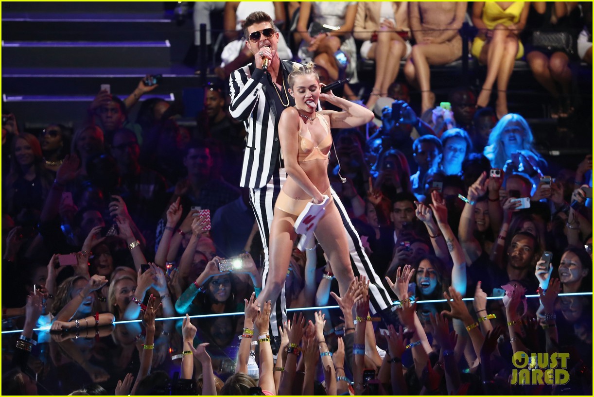 miley cyrus promises to be good at vmas 2017 02