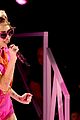 miley cyrus performs younger now mtv vmas 2017 09