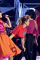 miley cyrus performs younger now mtv vmas 2017 10