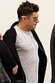 zac efron catches a flight out of los angeles 06