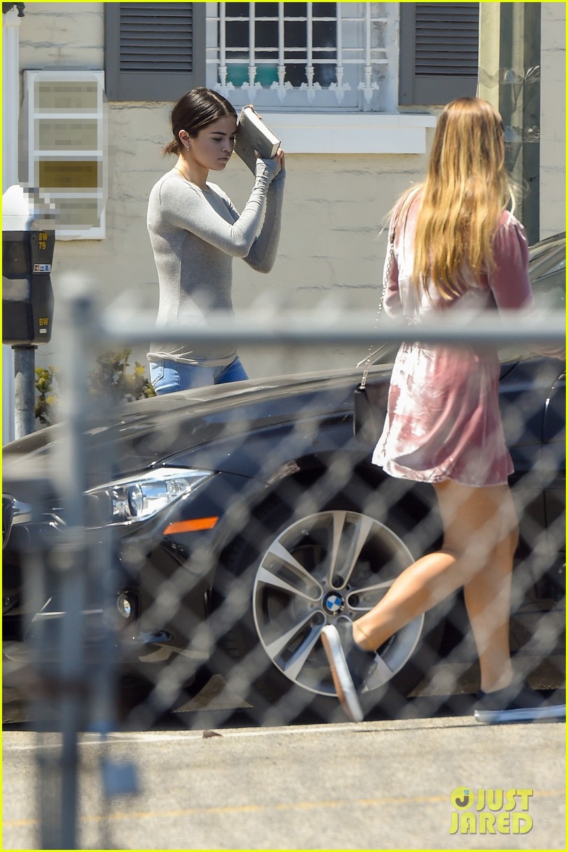 selena gomez goes casual for a doctors appointment 03