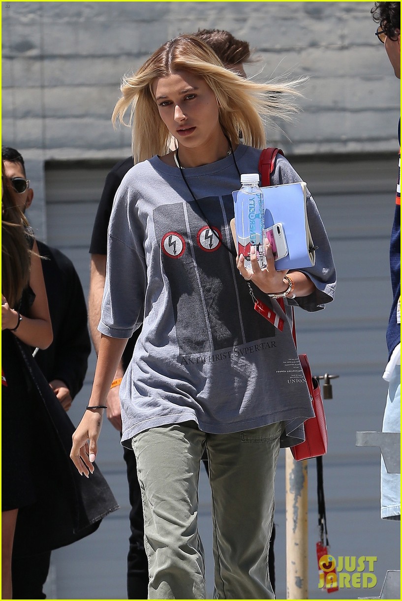 hailey baldwin cant wait for next zoe conference in 2 years 04