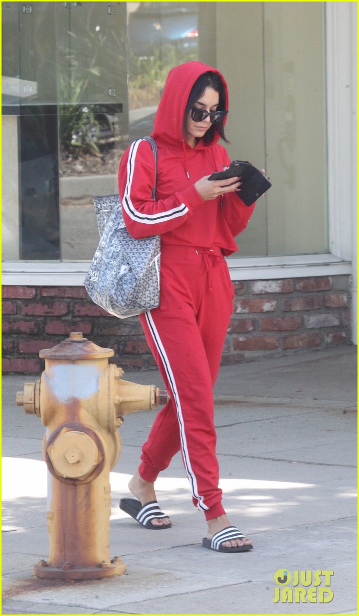 vanessa hugens hits the gym in track suit 08