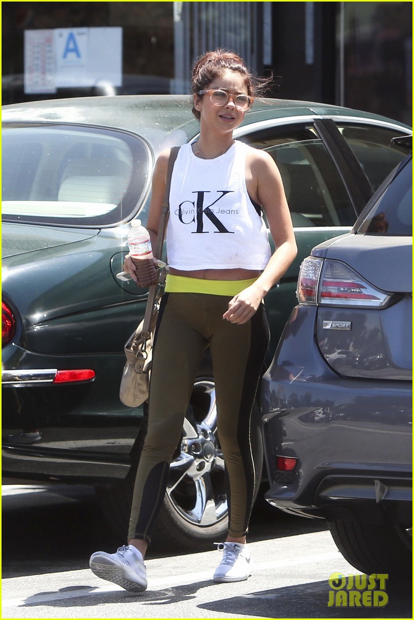 sarah hyland hits the gym after splitting with dominic sherwood 08