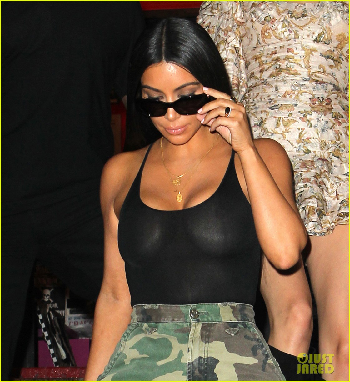 kim kardashian kendall jenner go shopping at nyc thrift store 08