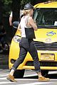 jennifer lawrence brings her dog along for a taxi ride 02