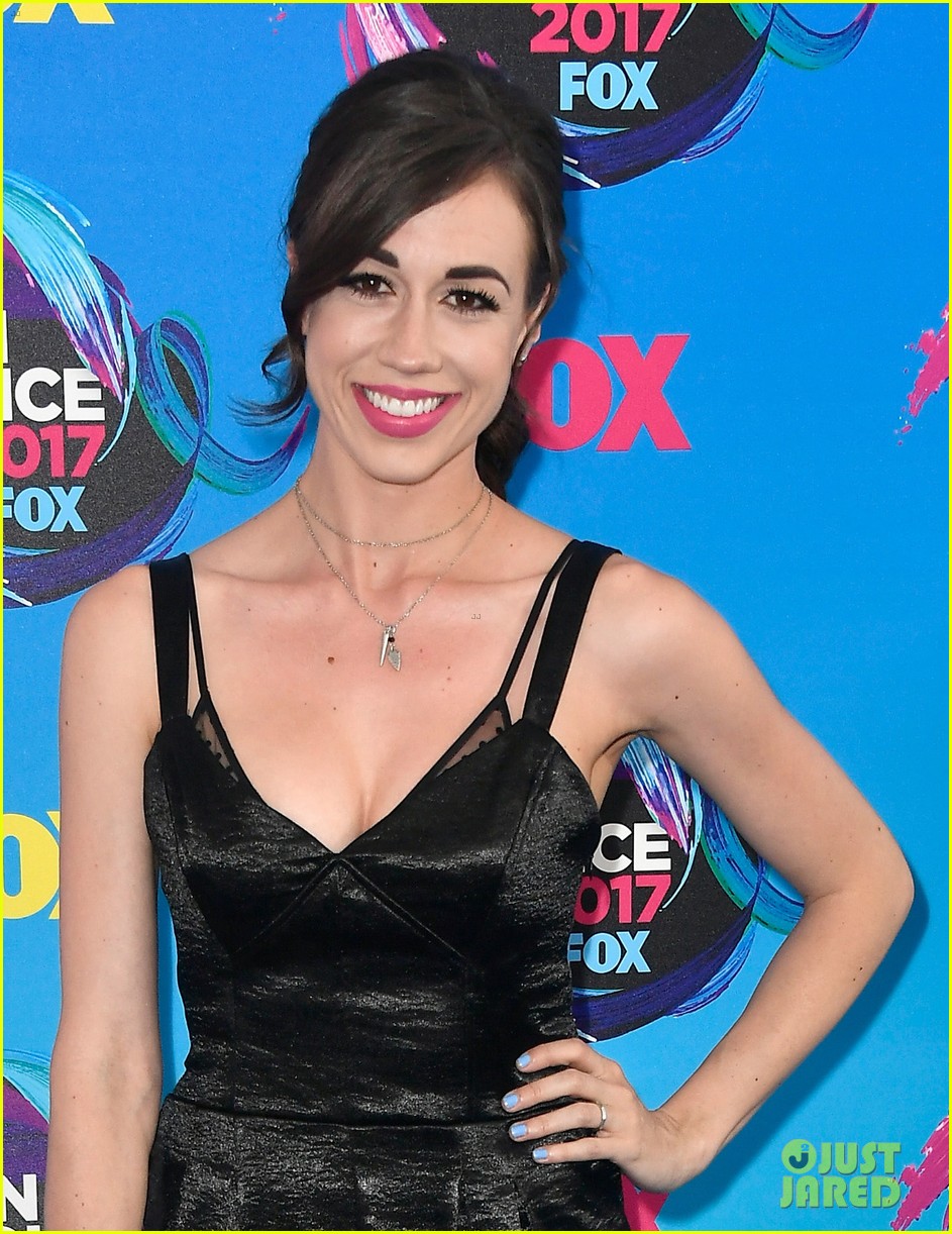 peyton list and colleen ballinger hit the teen choice awards 2017 blue carpet 02