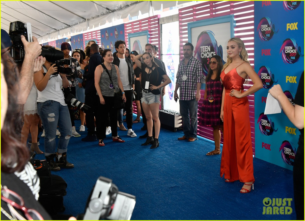 peyton list and colleen ballinger hit the teen choice awards 2017 blue carpet 03