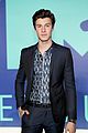 shawn mendes suits up for the 2017 mtv vmas 05