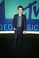 shawn mendes suits up for the 2017 mtv vmas 07