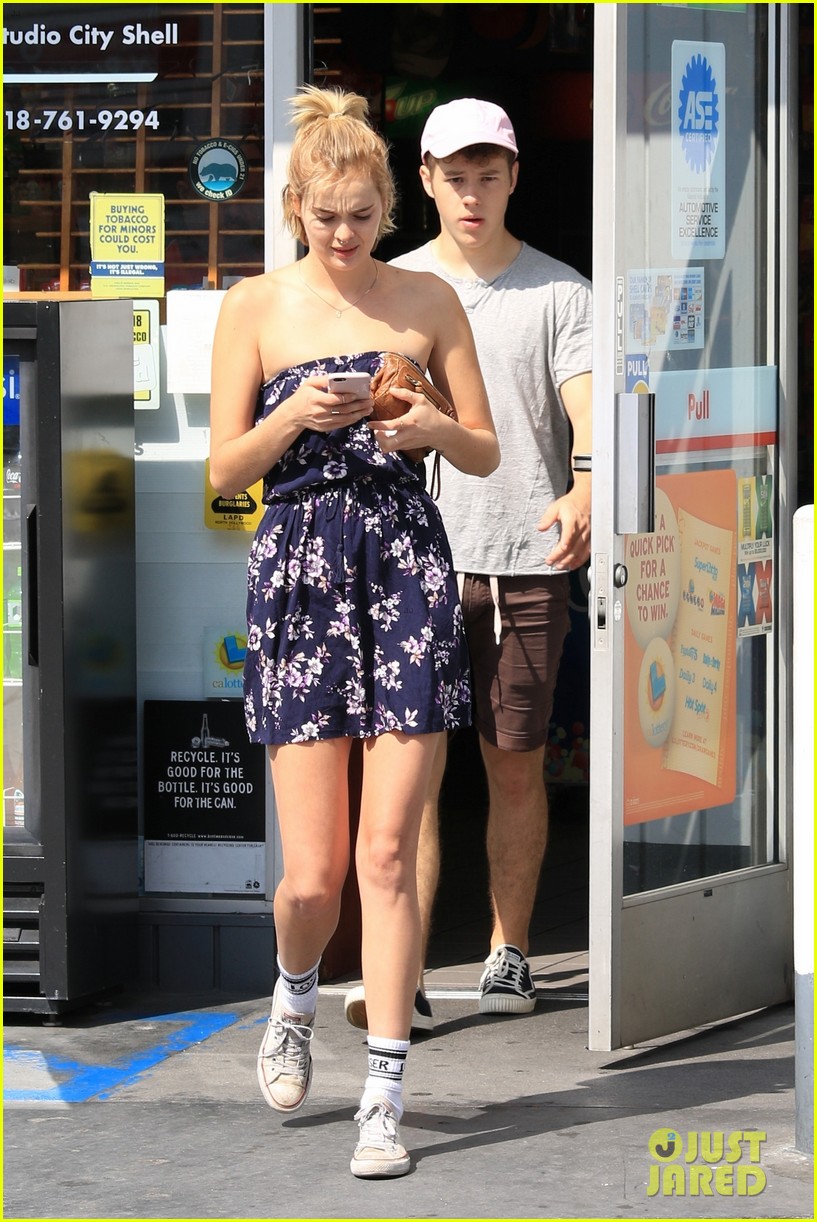 nolan gould spends sunday with girlfriend hannah glasby 01
