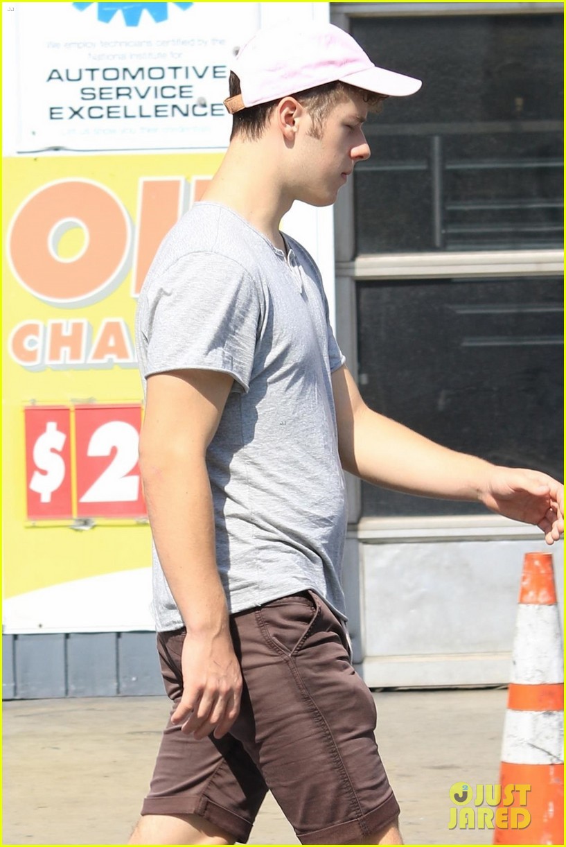 nolan gould spends sunday with girlfriend hannah glasby 02