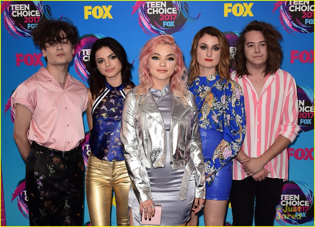 pretty much violet new hope teen choice awards 01