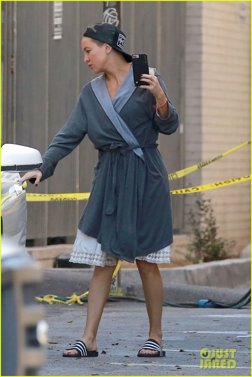 sia shows her face smiles wide on set kate hudson maddie ziegler 21