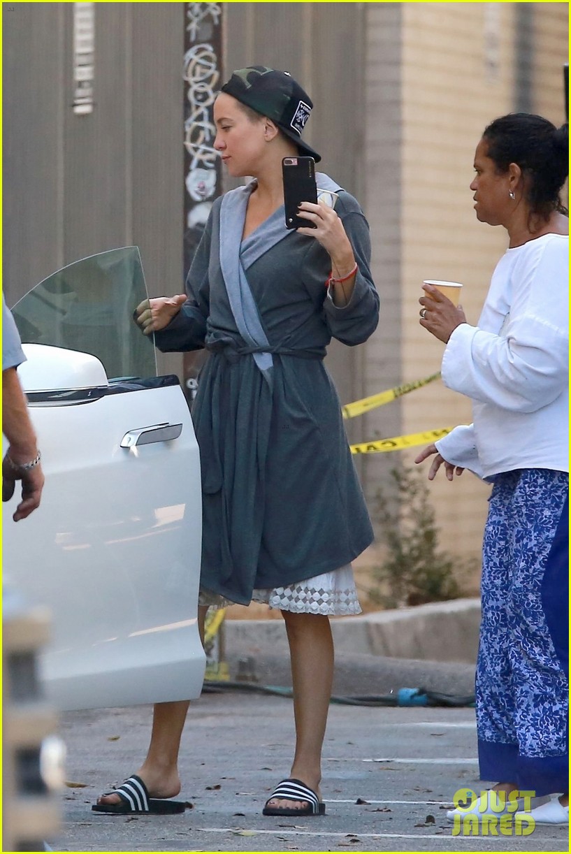 sia shows her face smiles wide on set kate hudson maddie ziegler 39
