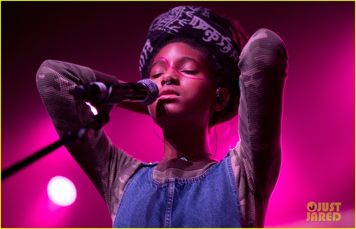 willow smith gets support from brother jaden at girl cult festival 14